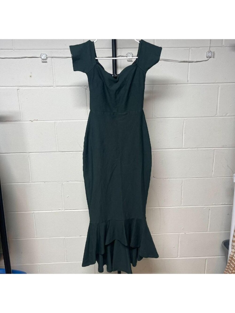 Lulus Emerald Green Mermaid Midi Dress XS Off Shoulder Ruffle Hem - Picture 2 of 8